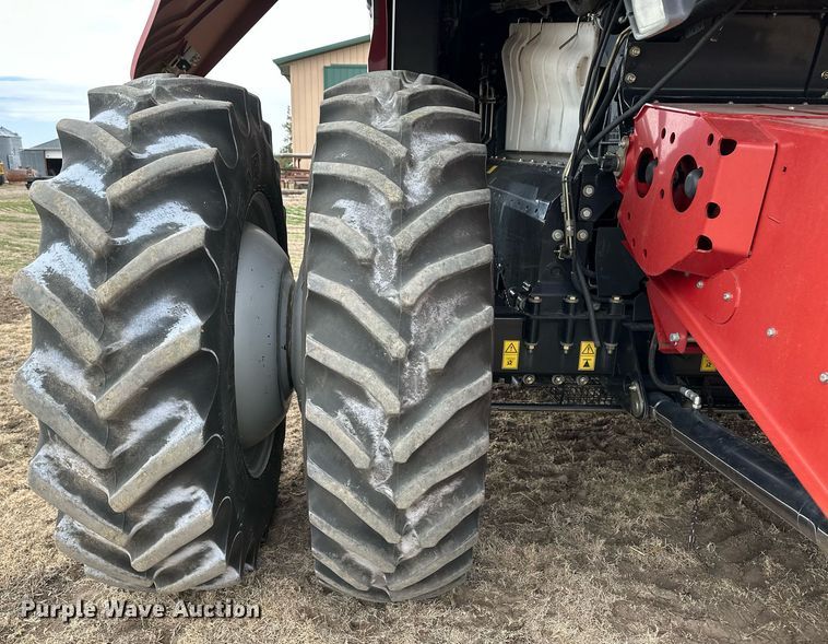 image for item ER8828 2013 Case IH 9230 combine