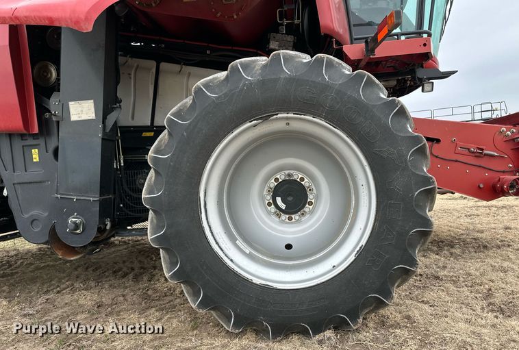 image for item ER8828 2013 Case IH 9230 combine