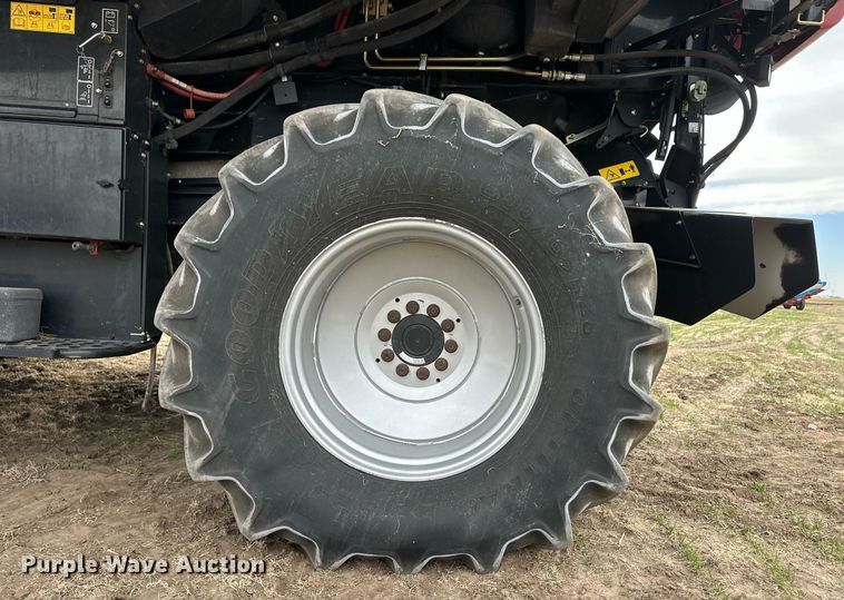 image for item ER8828 2013 Case IH 9230 combine