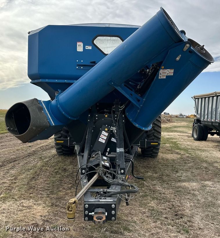 image for item ER8829 2014 Kinze 1300 grain cart