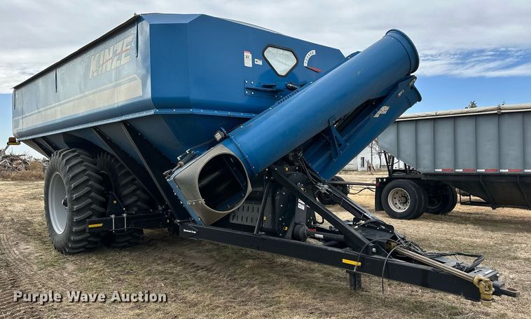 image for item ER8829 2014 Kinze 1300 grain cart