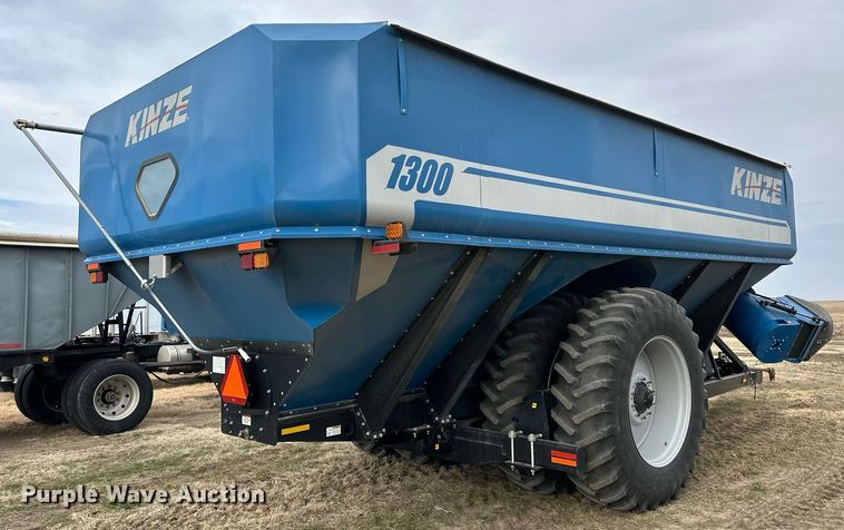 image for item ER8829 2014 Kinze 1300 grain cart