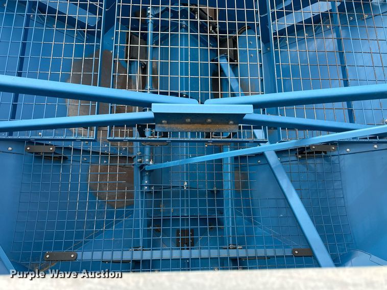 image for item ER8829 2014 Kinze 1300 grain cart