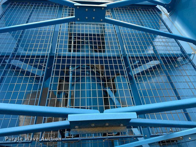 image for item ER8829 2014 Kinze 1300 grain cart