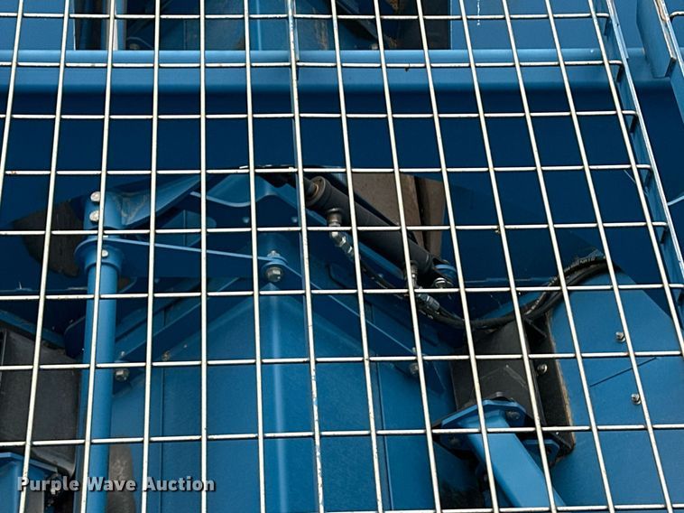 image for item ER8829 2014 Kinze 1300 grain cart