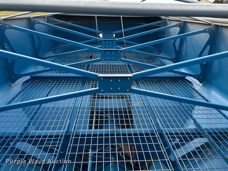 image for item ER8829 2014 Kinze 1300 grain cart