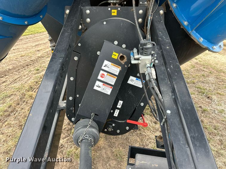 image for item ER8829 2014 Kinze 1300 grain cart