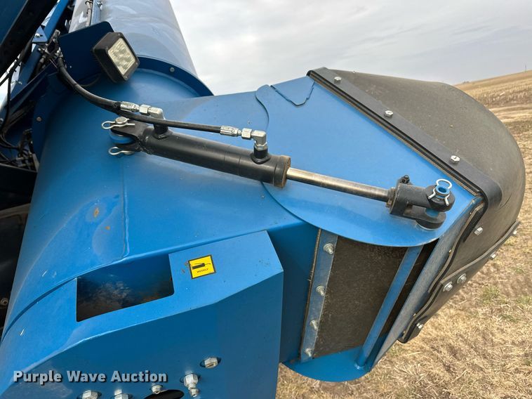 image for item ER8829 2014 Kinze 1300 grain cart