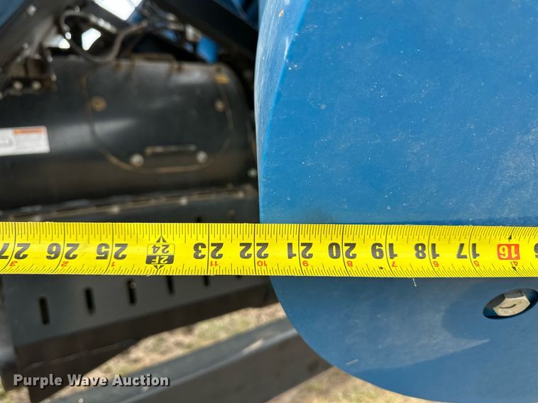 image for item ER8829 2014 Kinze 1300 grain cart