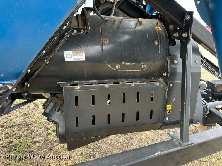 image for item ER8829 2014 Kinze 1300 grain cart