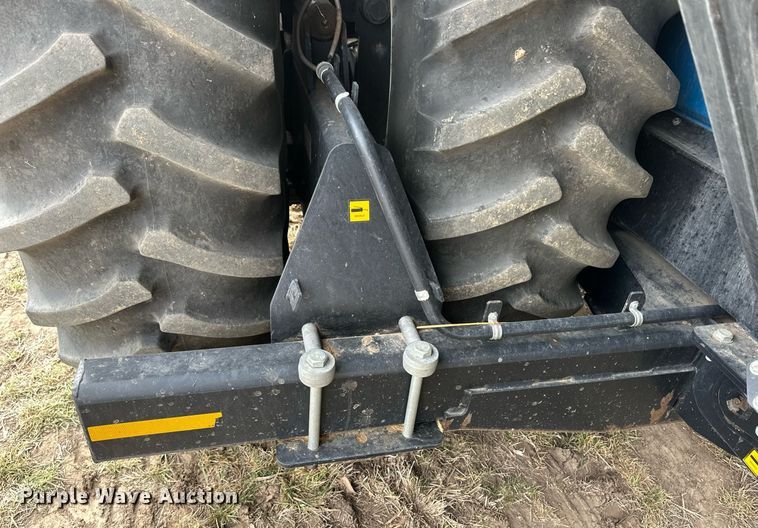 image for item ER8829 2014 Kinze 1300 grain cart