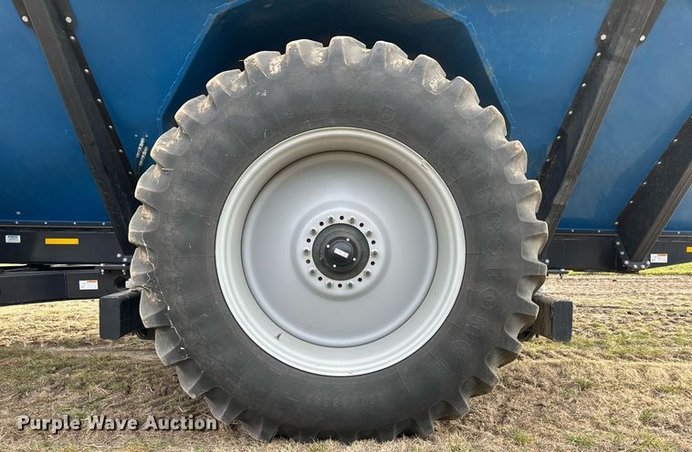 image for item ER8829 2014 Kinze 1300 grain cart