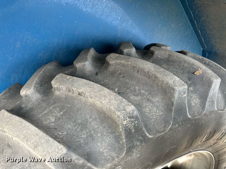 image for item ER8829 2014 Kinze 1300 grain cart