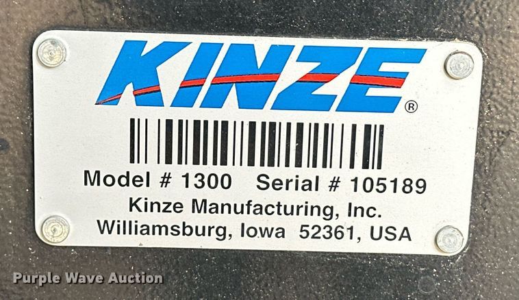 image for item ER8829 2014 Kinze 1300 grain cart