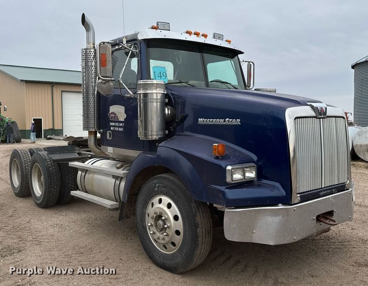 image for item ER8832 2009 Western Star 4900EX semi truck