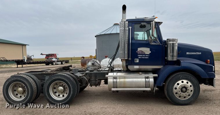 image for item ER8832 2009 Western Star 4900EX semi truck