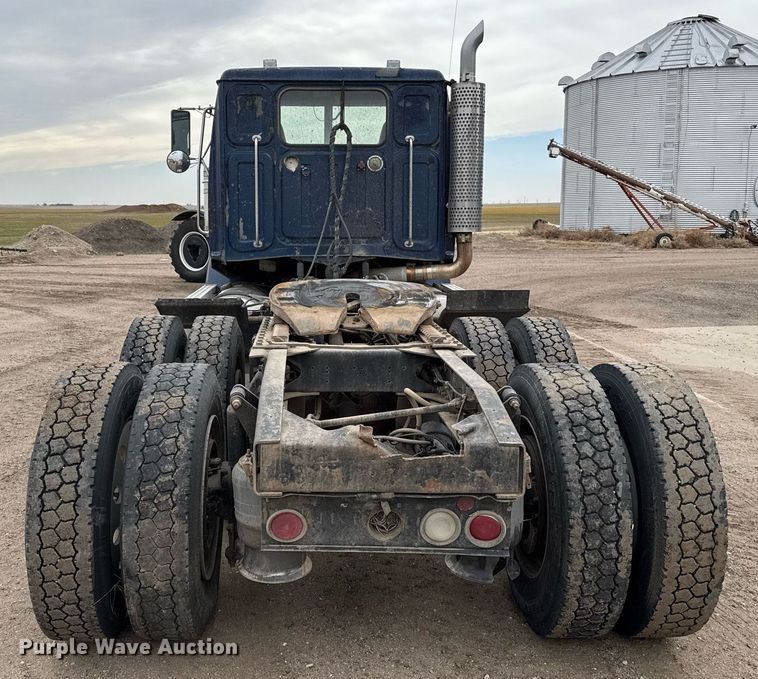 image for item ER8832 2009 Western Star 4900EX semi truck