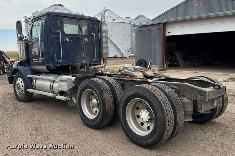 image for item ER8832 2009 Western Star 4900EX semi truck