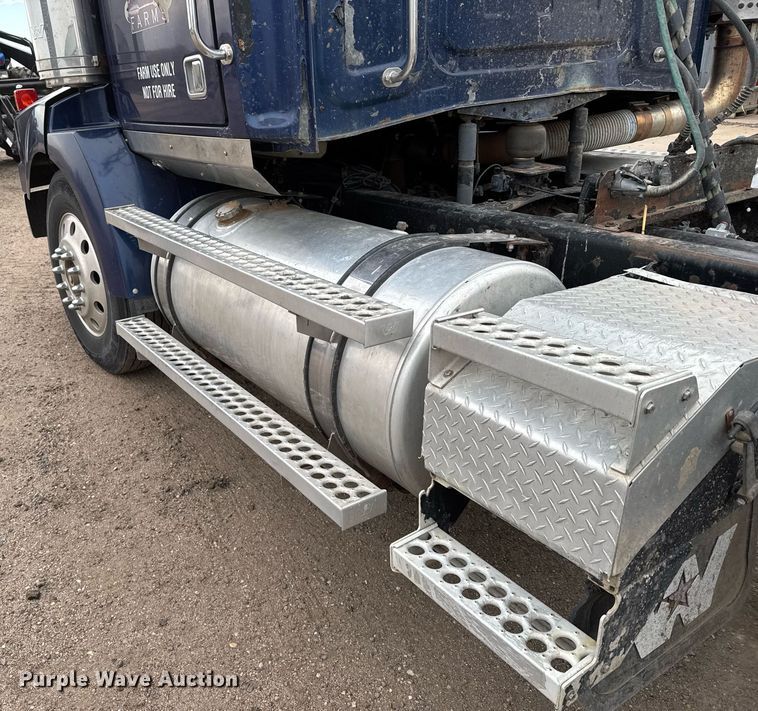 image for item ER8832 2009 Western Star 4900EX semi truck