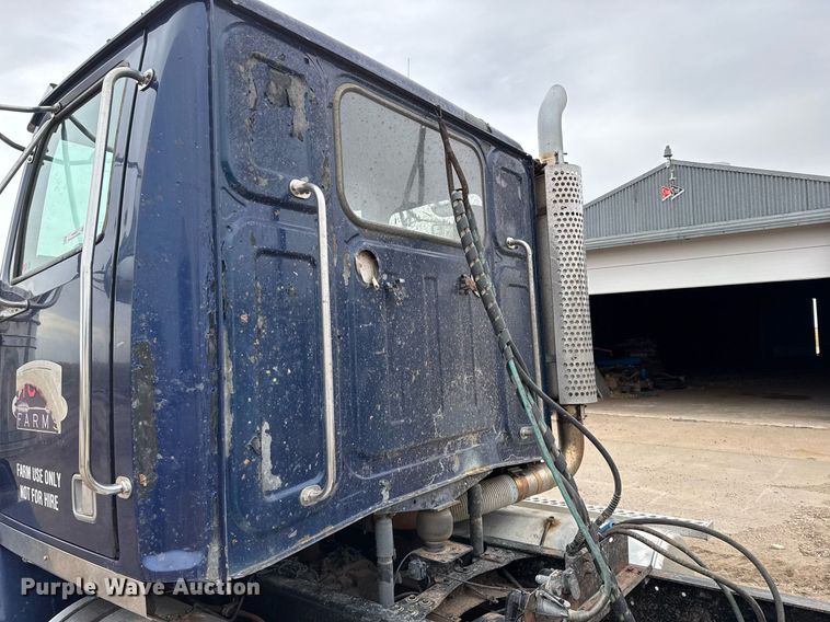 image for item ER8832 2009 Western Star 4900EX semi truck