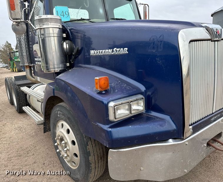image for item ER8832 2009 Western Star 4900EX semi truck
