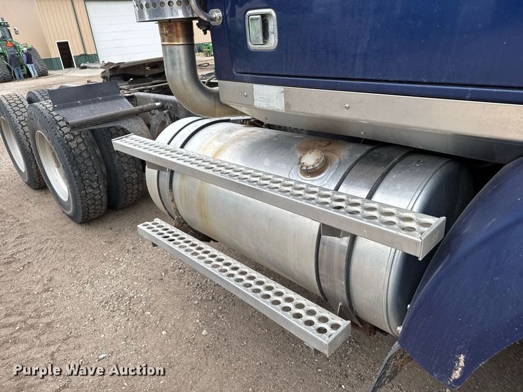 image for item ER8832 2009 Western Star 4900EX semi truck