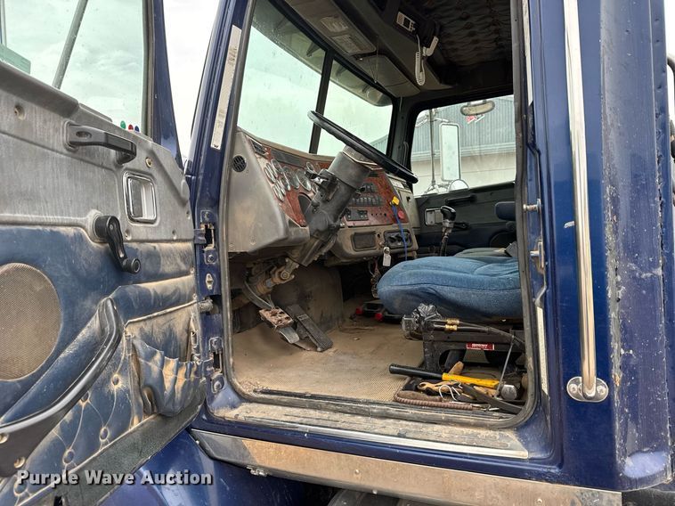 image for item ER8832 2009 Western Star 4900EX semi truck