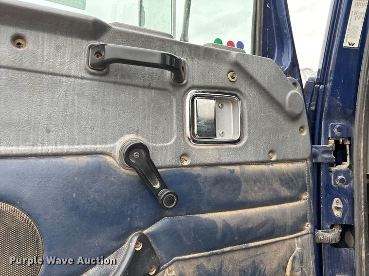 image for item ER8832 2009 Western Star 4900EX semi truck