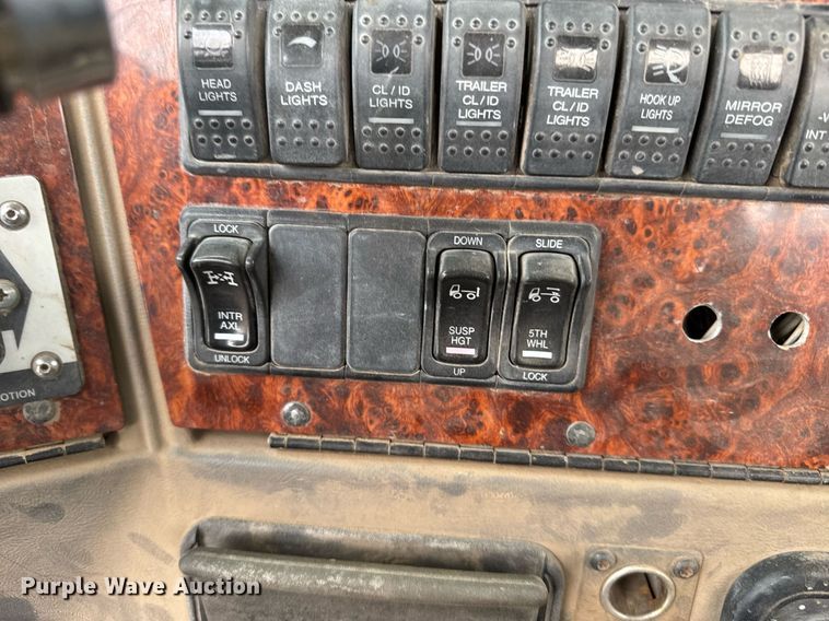 image for item ER8832 2009 Western Star 4900EX semi truck