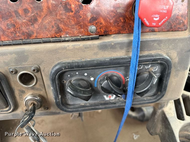 image for item ER8832 2009 Western Star 4900EX semi truck