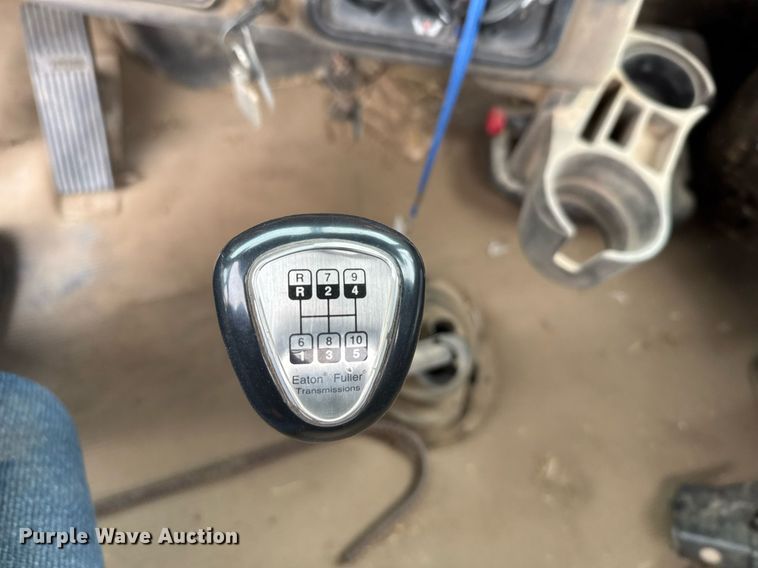 image for item ER8832 2009 Western Star 4900EX semi truck