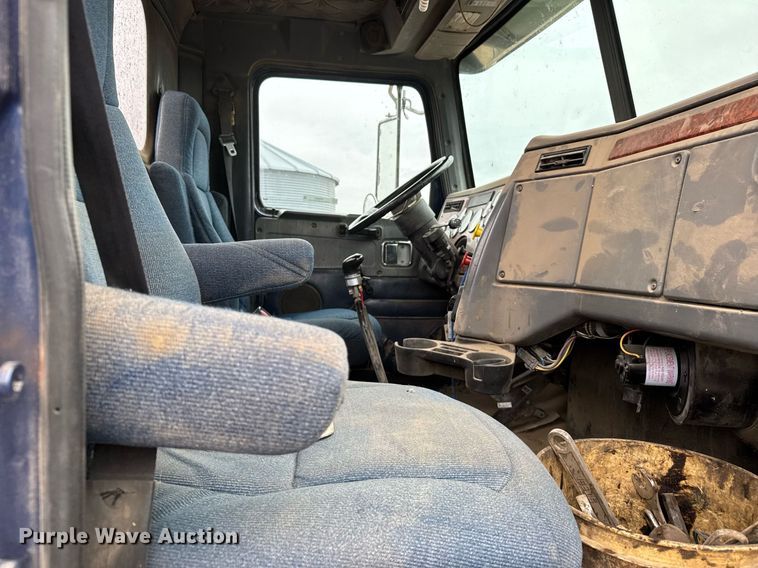 image for item ER8832 2009 Western Star 4900EX semi truck