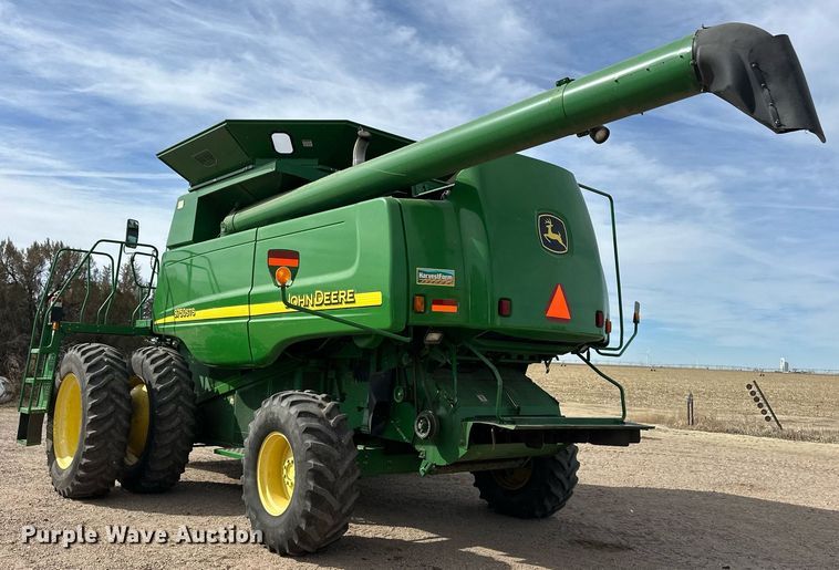 image for item ER8919 2003 John Deere 9750 STS combine