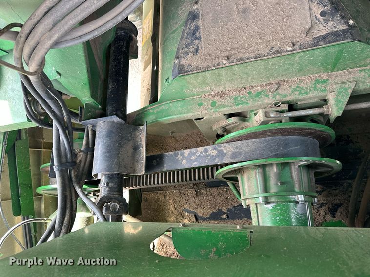 image for item ER8919 2003 John Deere 9750 STS combine