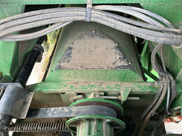 image for item ER8919 2003 John Deere 9750 STS combine