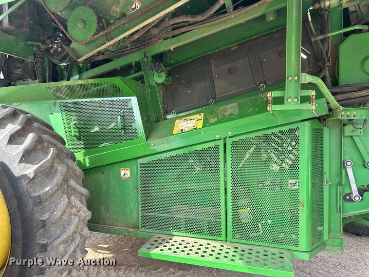 image for item ER8919 2003 John Deere 9750 STS combine