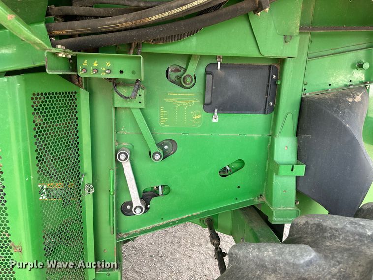 image for item ER8919 2003 John Deere 9750 STS combine