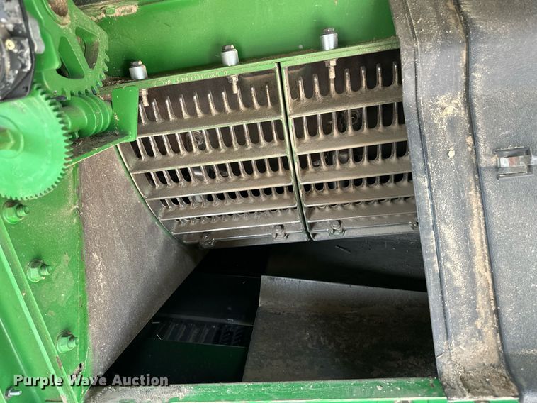 image for item ER8919 2003 John Deere 9750 STS combine