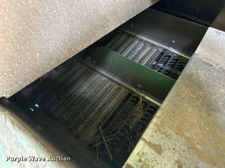 image for item ER8919 2003 John Deere 9750 STS combine