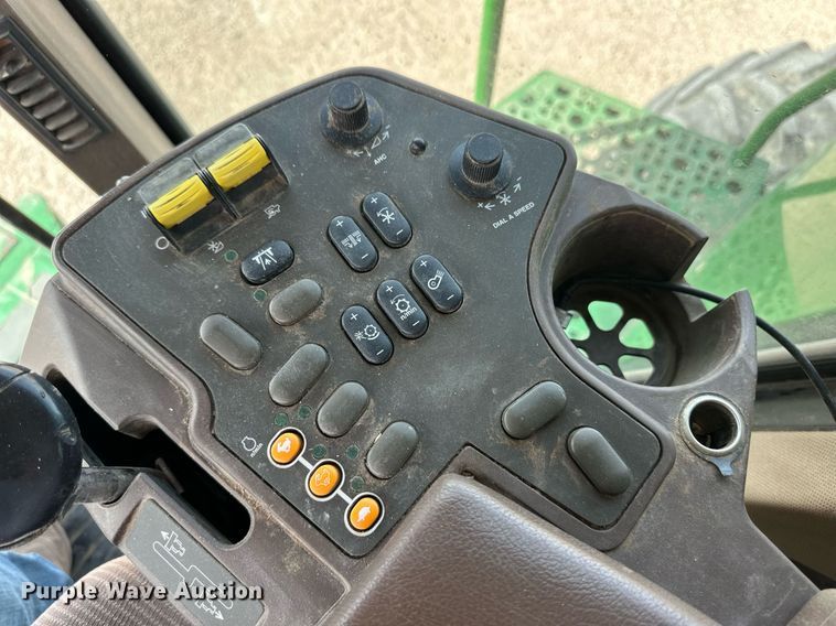 image for item ER8919 2003 John Deere 9750 STS combine