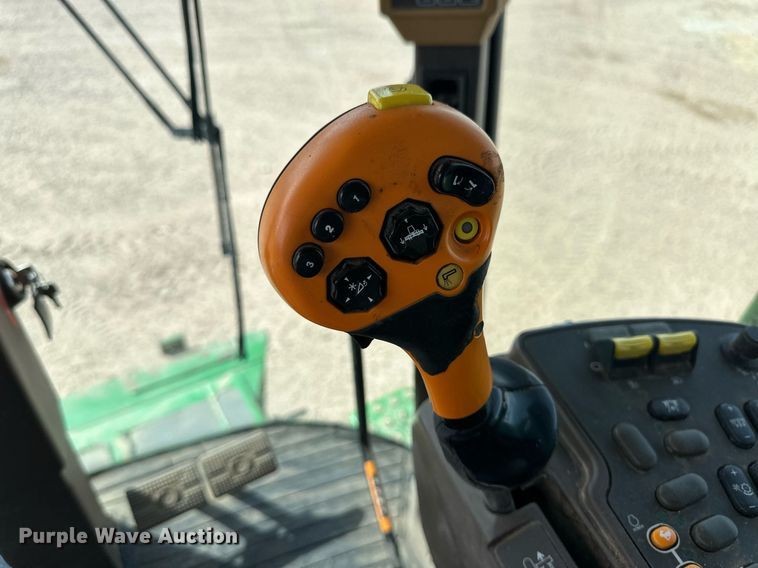 image for item ER8919 2003 John Deere 9750 STS combine