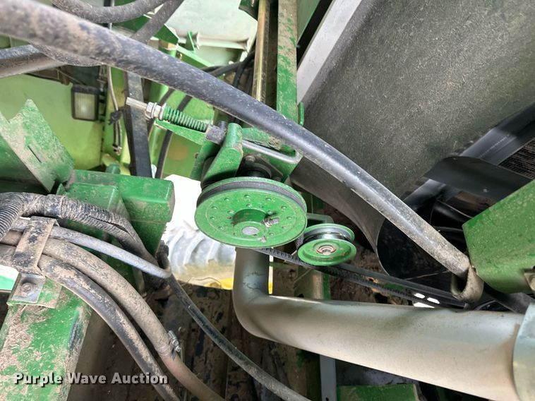 image for item ER8919 2003 John Deere 9750 STS combine