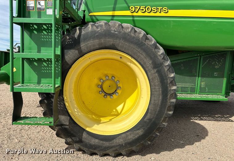 image for item ER8919 2003 John Deere 9750 STS combine