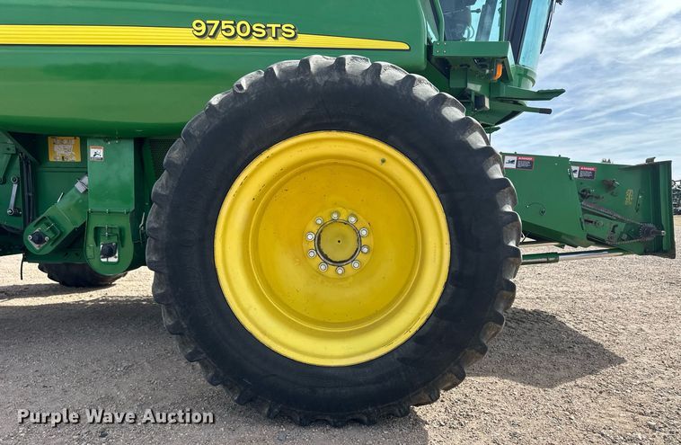 image for item ER8919 2003 John Deere 9750 STS combine