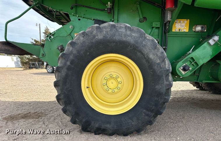 image for item ER8919 2003 John Deere 9750 STS combine