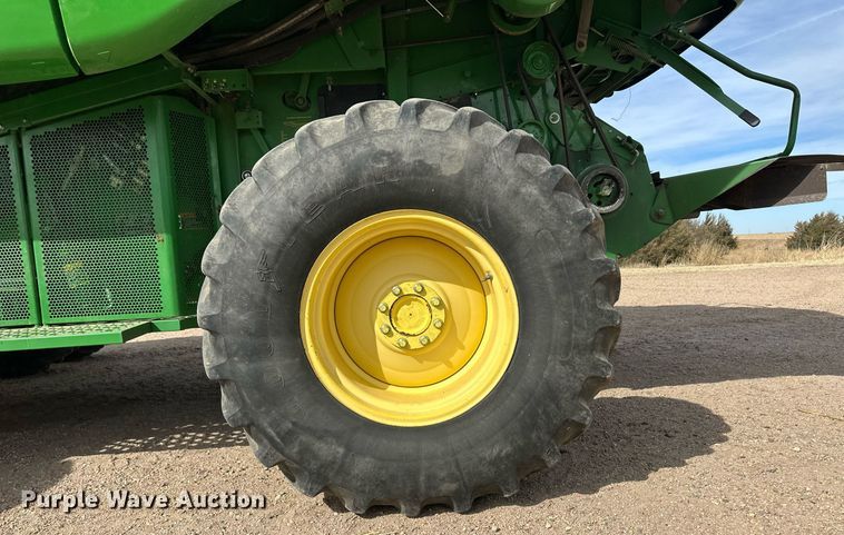 image for item ER8919 2003 John Deere 9750 STS combine