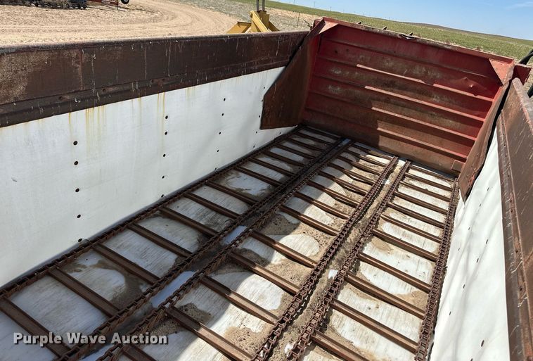 image for item ER8921 2010 MMI HSXHD20 manure spreader bed