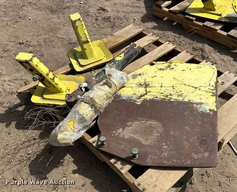 image for item ER8927 Degelman blade parts