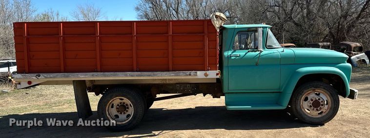 image for item ER8933 1961 Chevrolet 60 dump flatbed truck