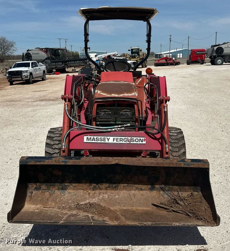 image for item ER8942 2004 Massey Ferguson 1433 MFWD tractor
